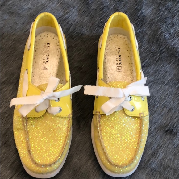 yellow sperry boat shoes
